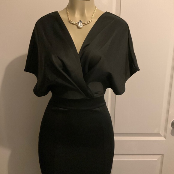 Black Zip-up V-neck/Off shoulder Crossover Mermaid Gown - Picture 5 of 7